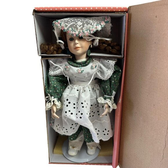 Paradise Galleries Treasury Collection Irish Doll Premier Edition - Picture 11 of 12